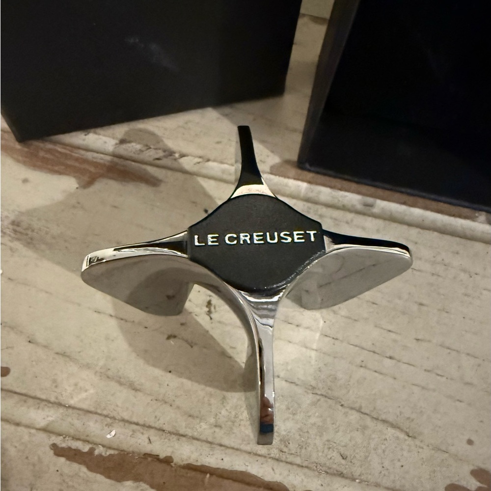 Le Creuset Sparkling Wine Champagne Star Bottle Opener